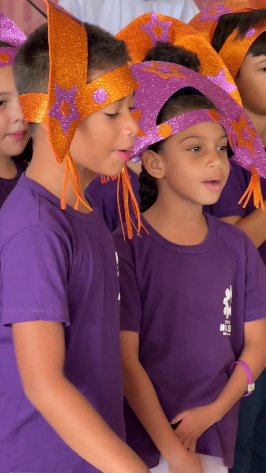 Crianças do Instituto Novo Ser durante a apresentação cultural
