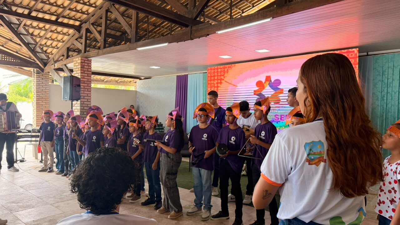 Crianças do Instituto Novo Ser durante a apresentação cultural na Conferência