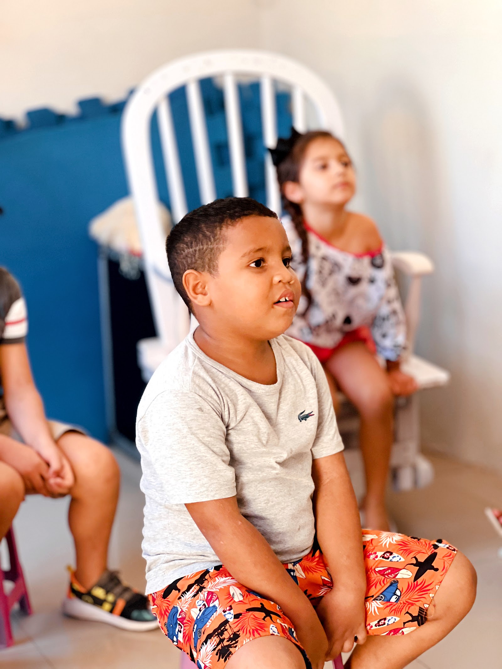 Crianças participando de uma atividade educativa do Instituto Novo Ser